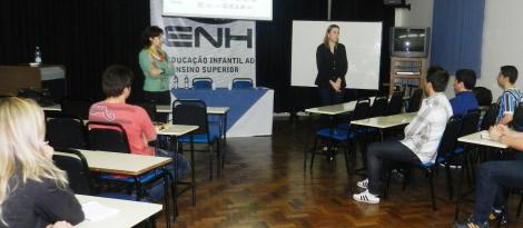 Acadêmicos assistem palestra com representantes da CIGAM