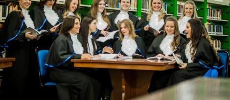 Curso de Administração da Faculdade IENH em 2º lugar do Estado e em 1º do Vale do Sinos no ENADE Curso de Administração da Faculdade IENH em 2º lugar do Estado e em 1º do Vale do Sinos no ENADE