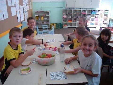 Alunos do Currículo Bilíngüe da Unidade Pindorama têm aula de culinária