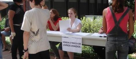 Unidade Fundação Evangélica realiza troca e venda de livros