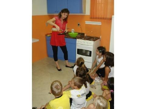Alunos do Currículo Bilíngüe do Oswaldo Cruz têm aula de Culinária