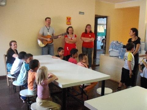 Alunos fazem doação ao Abrigo João e Maria