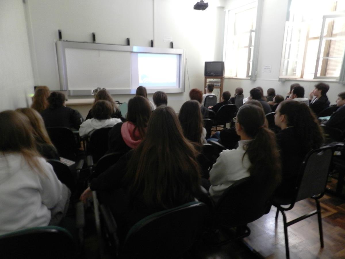 Cyberbullying é abordado em aula