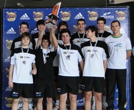 Equipes de voleibol da IENH trazem ótimos resultados de competições