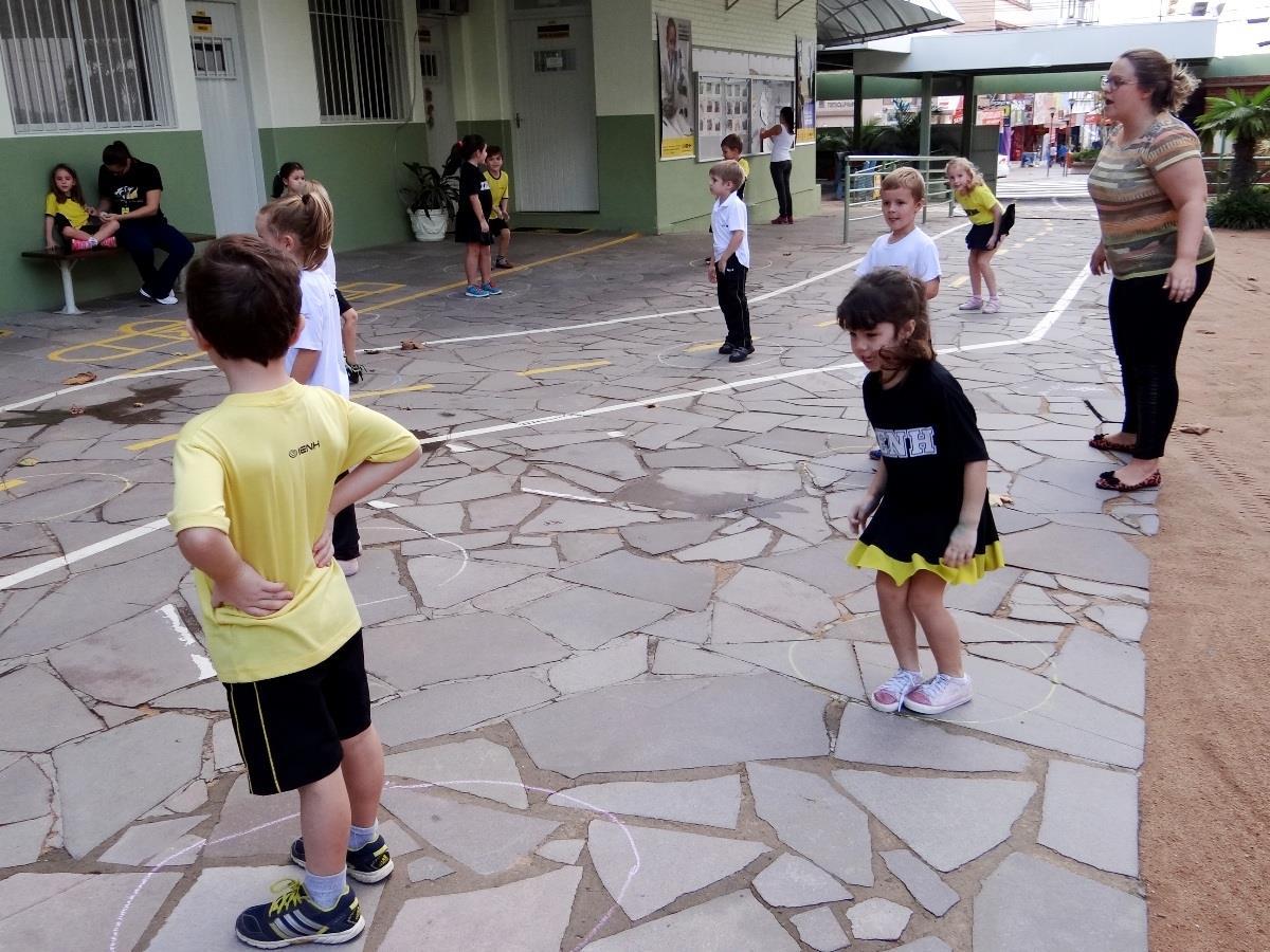 Exercitando a Língua Inglesa na Páscoa: Brincadeira “Coelhinho sai da toca”