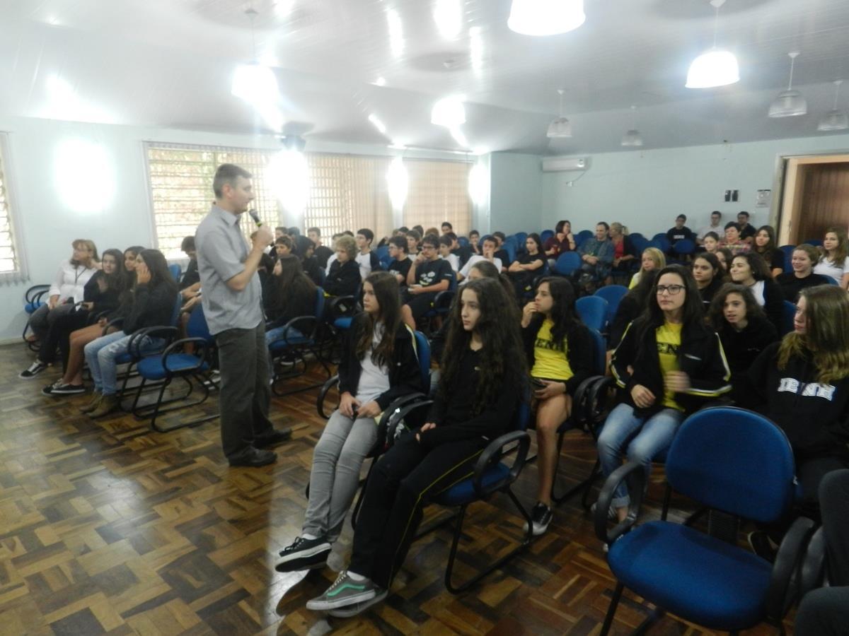 Diversas atividades na Meditação de Páscoa da Unidade Fundação Evangélica