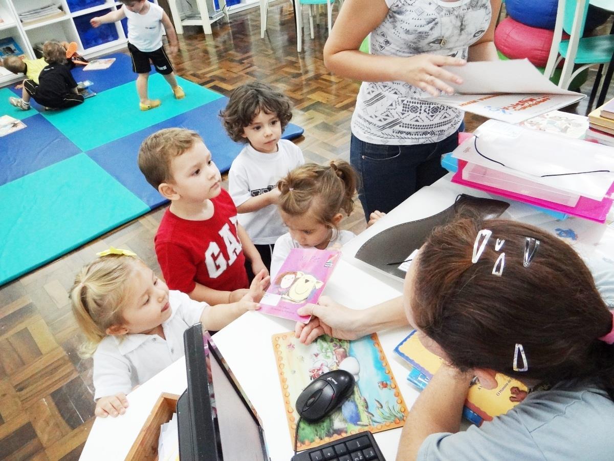 Nível 2 realiza retirada de livros