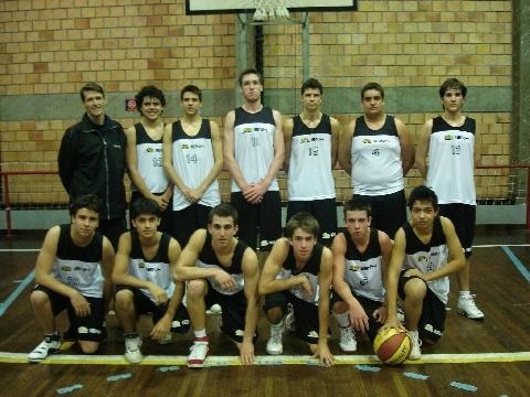 Equipe de Basquete Juvenil da IENH é líder da chave B da Copa Farroupilha