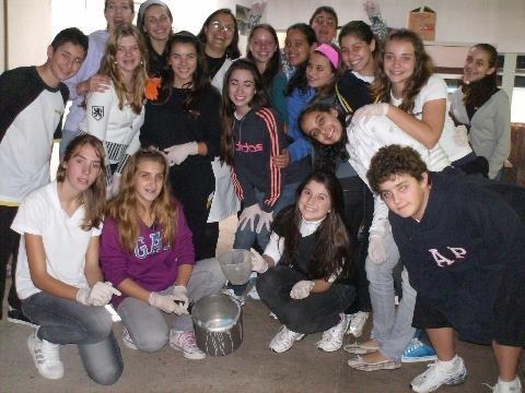 Estudantes da IENH fabricam sabão para preservar o Rio dos Sinos