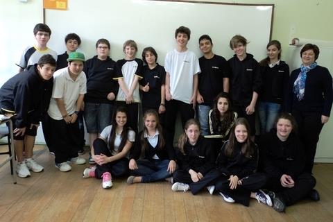 Alunos produzem revistas em inglês