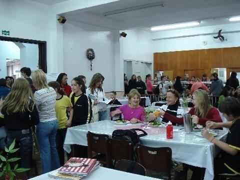Unidade Fundação Evangélica organiza almoço em comemoração ao Dia das Mães