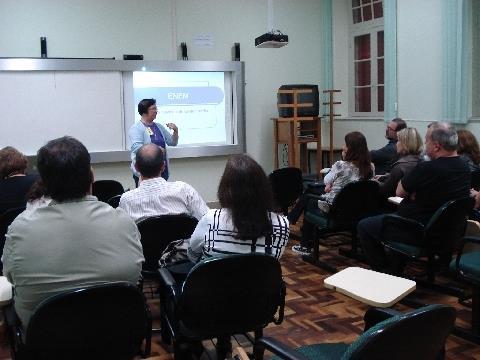 Associação de Pais e Professores - APP realiza reunião