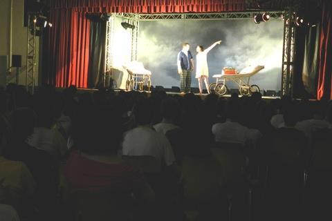 Teatro Poeira de Estrelas encantou alunos