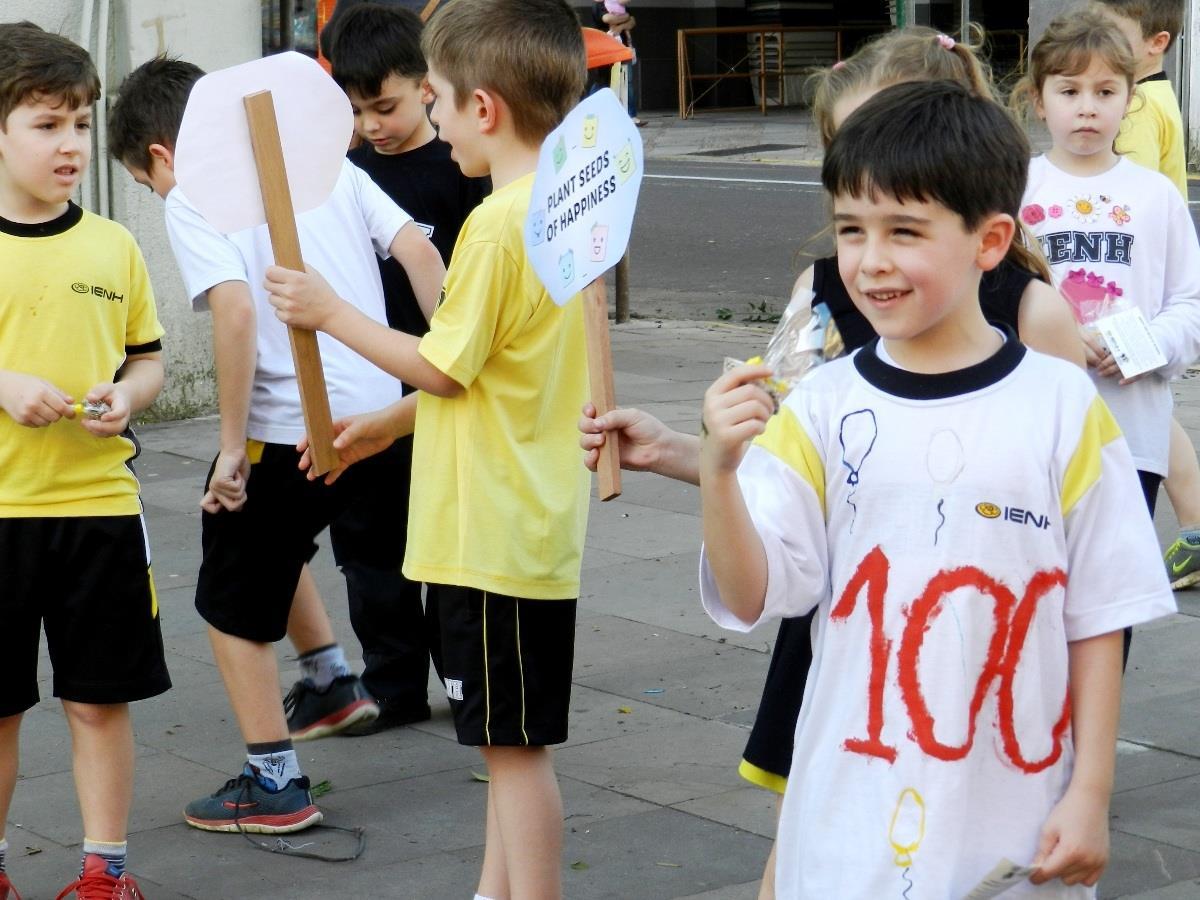 Alunos comemoram 100 dias de aulas na IENH