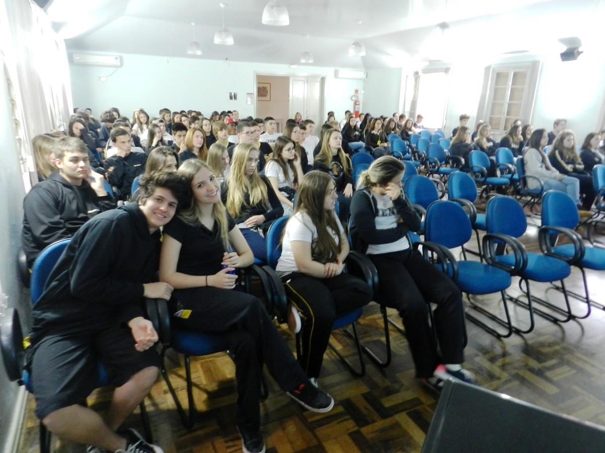 Palestra sobre dependência química na IENH