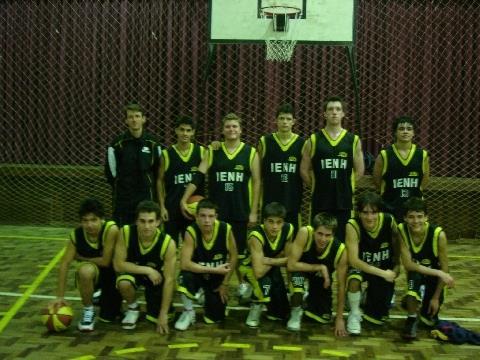 Equipe de Basquete Juvenil da IENH confirma liderança na Copa Farroupilha