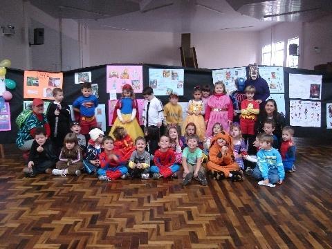 Alunos da Educação Infantil do Currículo Bilíngüe do Oswaldo Cruz fazem Festa a Fantasia