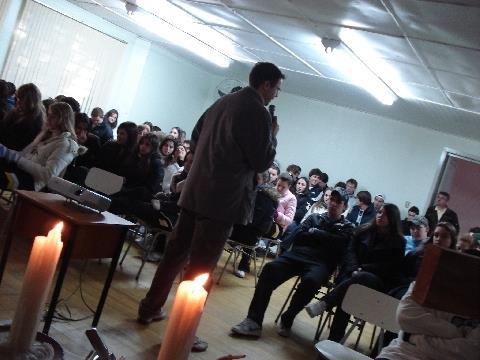 Meditação na Unidade Fundação Evangélica incentiva alunos a refletir sobre o amor