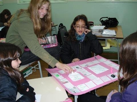 Alunos aprendem matemática através de jogos didáticos