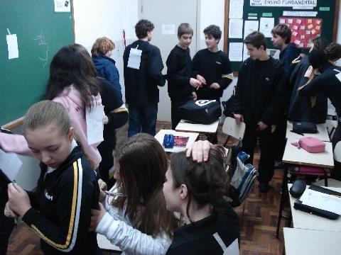 Alunos das 8ªs séries da Fundação Evangélica fazem dinâmicas de auto-conhecimento