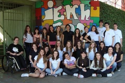 Pintura alegra entrada da Fundação Evangélica