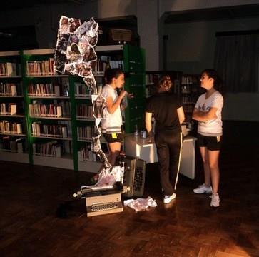 Instalação Artística recebe visita de 8ªs séries