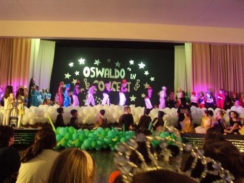 Apresentações e exposições atraem olhares