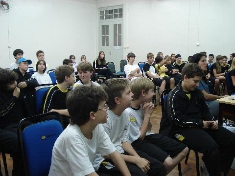 Alunos do Projeto do Ensino Fundamental participam de jogo de perguntas e respostas