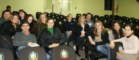 Alunos assistem Sessão Ordinária da Câmara de Vereadores Alunos assistem Sessão Ordinária da Câmara de Vereadores