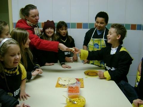 Alunos participam de projeto que incentiva a alimentação saudável