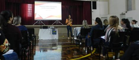 Palestra promovida pela Faculdade IENH debate a abordagem Pikleriana na Educação Infantil