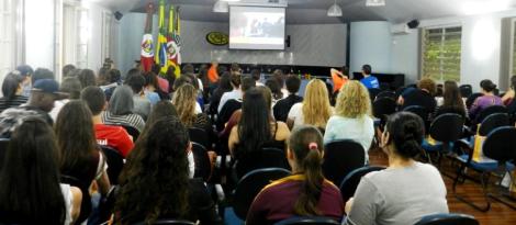 Programa de Orientação Profissional reúne alunos na Faculdade IENH