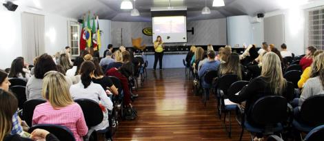 Relação terapêutica no atendimento ao luto é tema de formação na Faculdade IENH