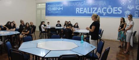 Reunião de acolhimento ocorre com os novos estudantes da Unidade Fundação Evangélica Reunião de acolhimento ocorre com os novos estudantes da Unidade Fundação Evangélica