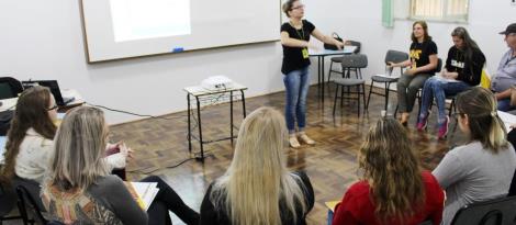 Segunda turma de colaboradores inicia Curso de Libras na Unidade Fundação Evangélica