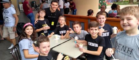 Sorvete nas bancas integra programação de final de ano dos alunos da Unidade Oswaldo Cruz Sorvete nas bancas integra programação de final de ano dos alunos da Unidade Oswaldo Cruz