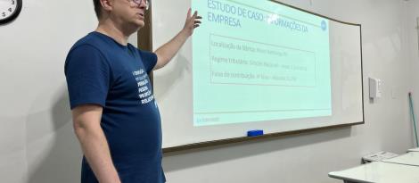 Técnico em Comércio Exterior da IENH recebe palestra sobre precificação para exportação Técnico em Comércio Exterior da IENH recebe palestra sobre precificação para exportação