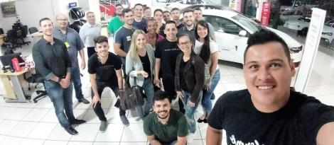 Visita técnica na Carhouse Toyota propicia aprendizado na prática para alunos de Logística