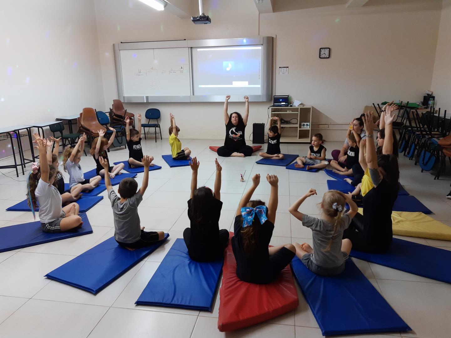 A Yoga com Música para Crianças