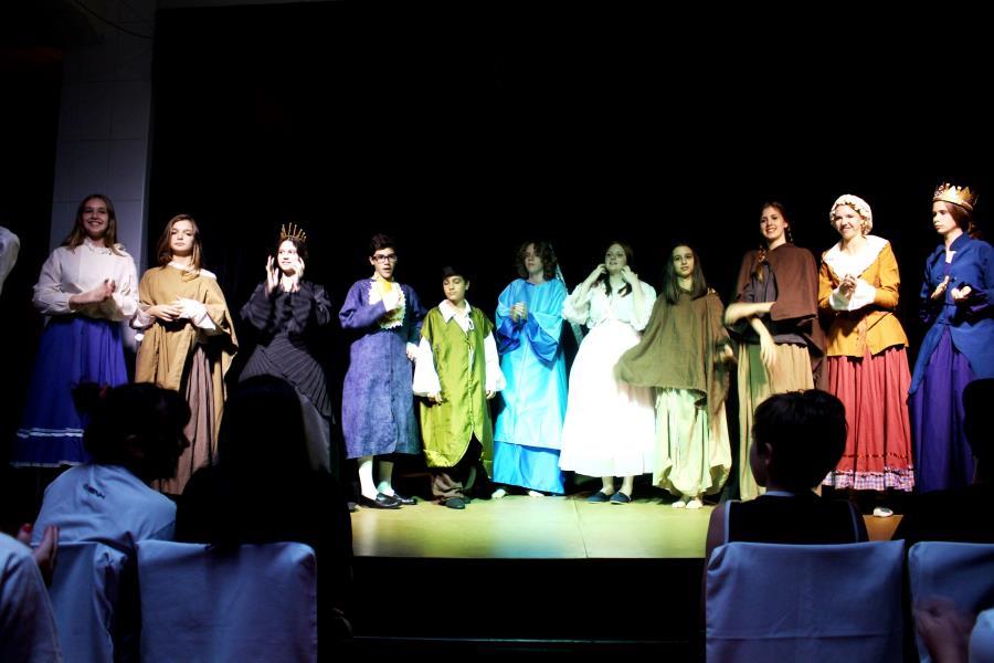 Alunos bilíngues apresentam peça teatral em inglês na Unidade